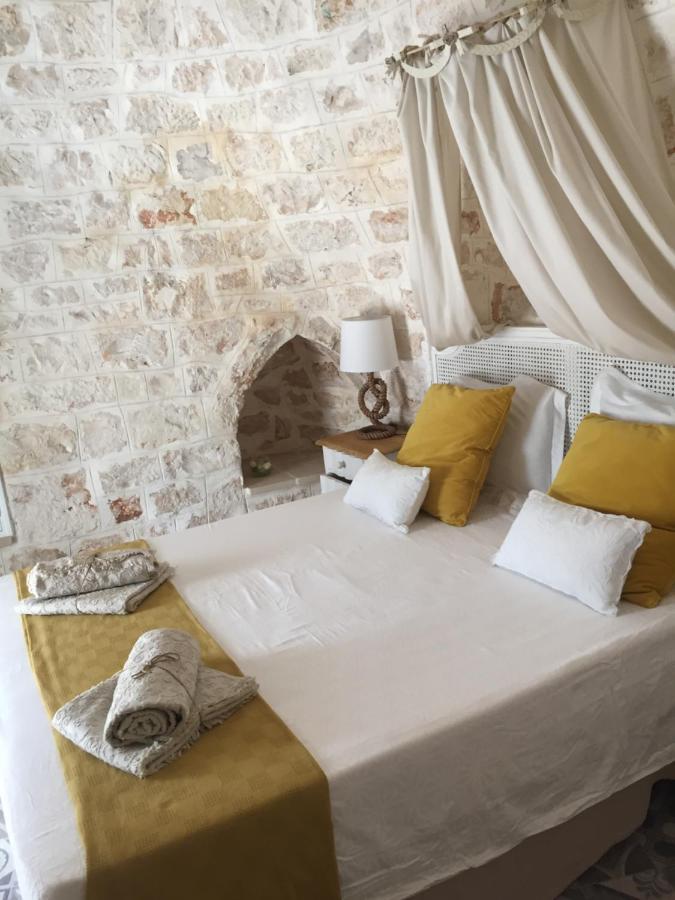 Bed and Breakfast Trulli Tesoro Чистернино Экстерьер фото